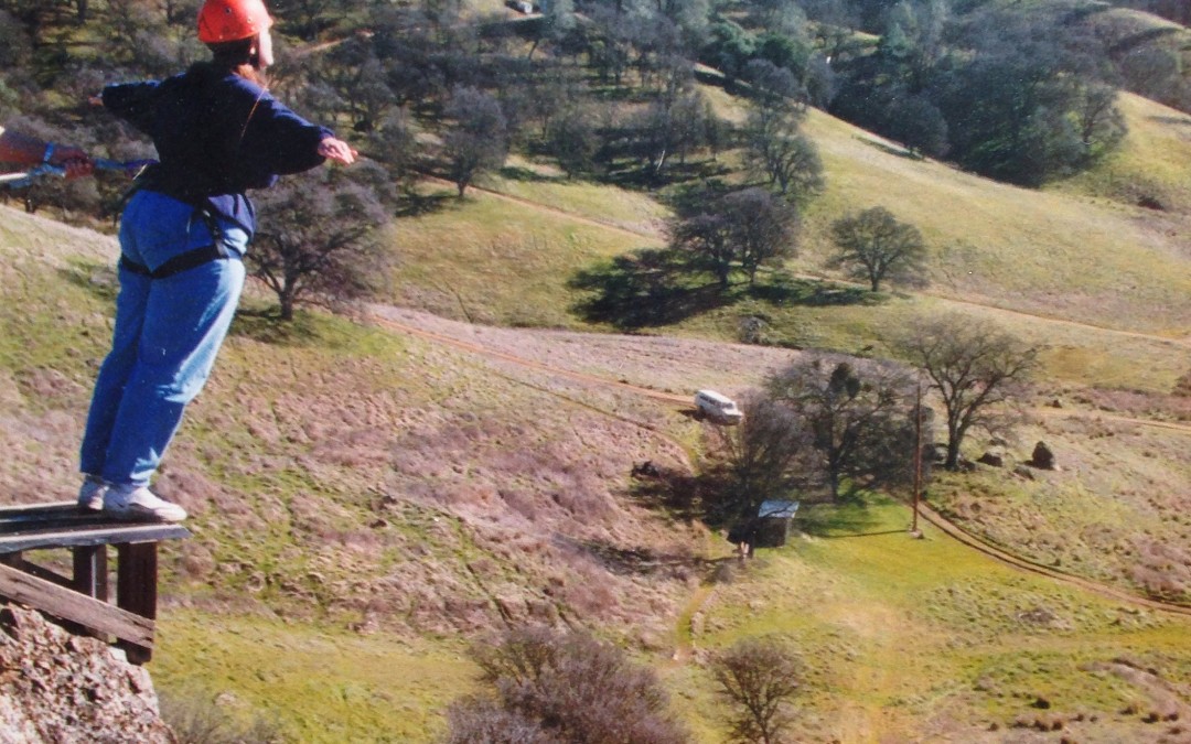 Life on The Edge: What Leaning Over a Mountain Taught Me About My Comfort Zone